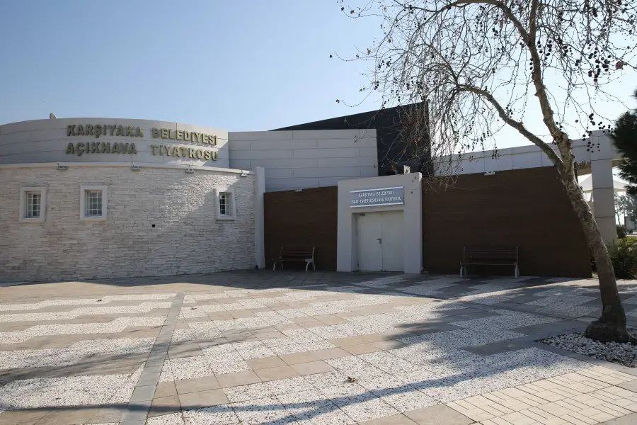 Suat Taşer Bostanlı Açık Hava Tiyatrosu Karşıyaka